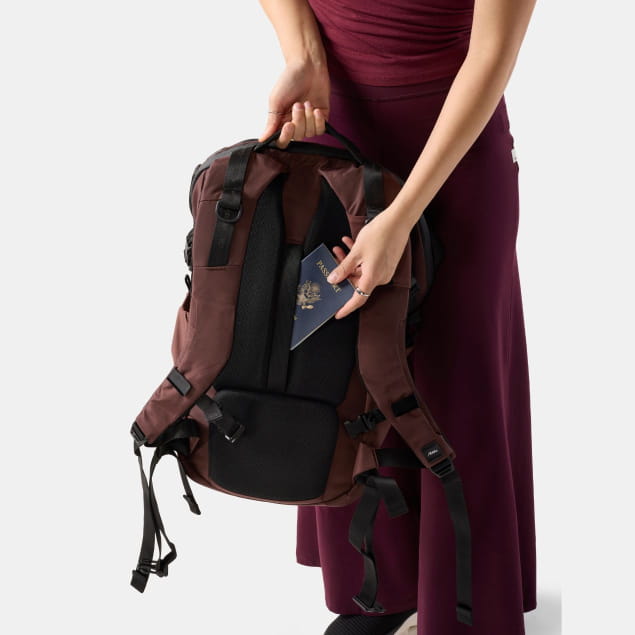 24L Adventure Pack Garnet