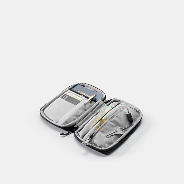 Global Travel Stash Black