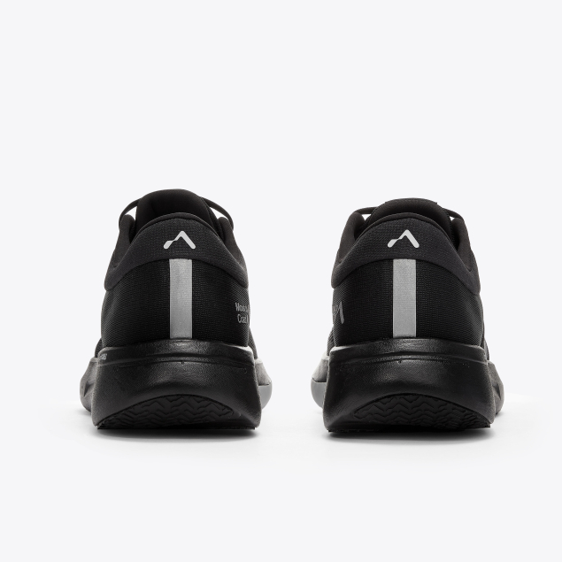 R1 M Black
