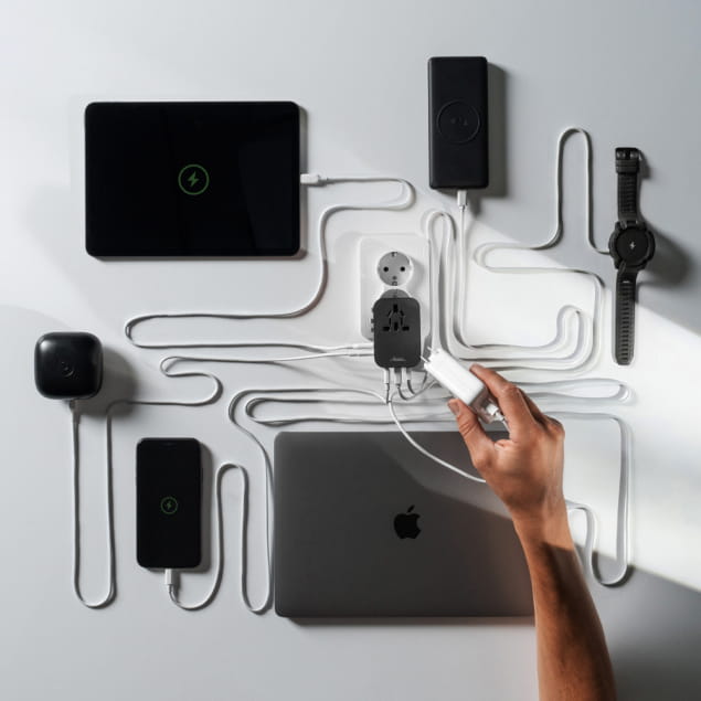 Global Travel Adapter Black